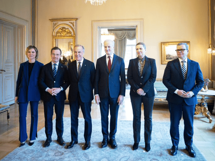 Le premier ministre canadien Mark Carney entouré des leaders des pays nordiques.