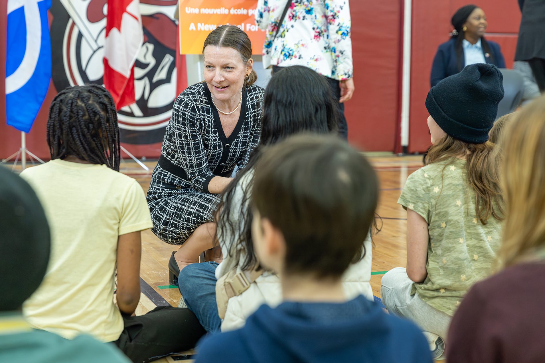 La ministre de l’Éducation et de l’Apprentissage de la petite enfance, Tracy Schmidt, lors de l'annonce de l'acquisition de la 26e école de la DSFM. (Photo: Marta Guerrero)