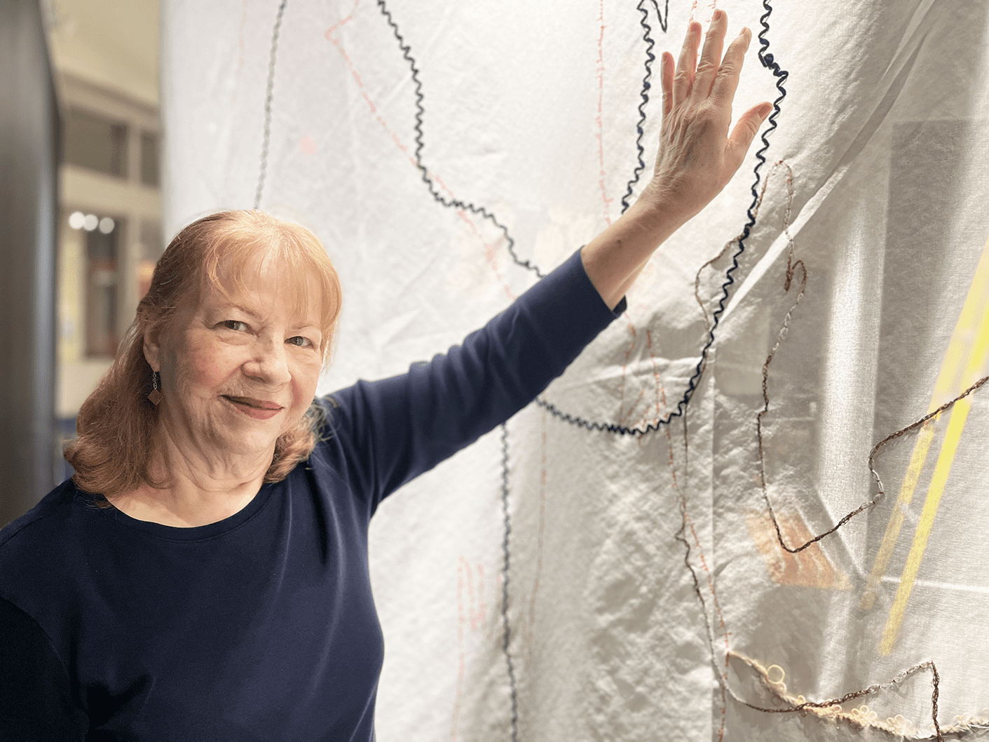 Colette Balcaen avec avec une partie de son œuvre « Farandole », qui fait partie de l’exposition au CCFM.