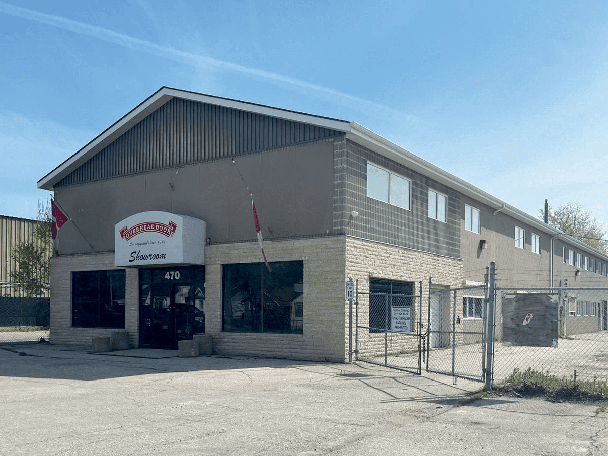 Le garage Overheaddoor, situé au 470 rue DesMeurons.