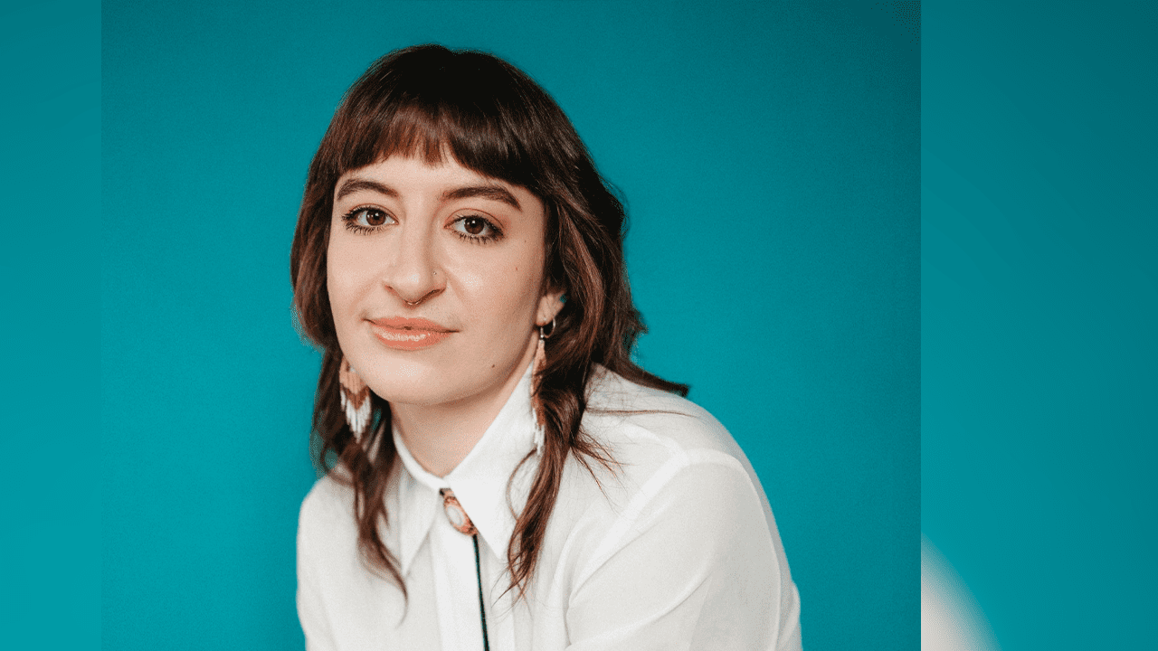 La photo de Kéïta Fournier-Pelletier lors de ses débuts dans le cadre du Indigenous Arts Program.