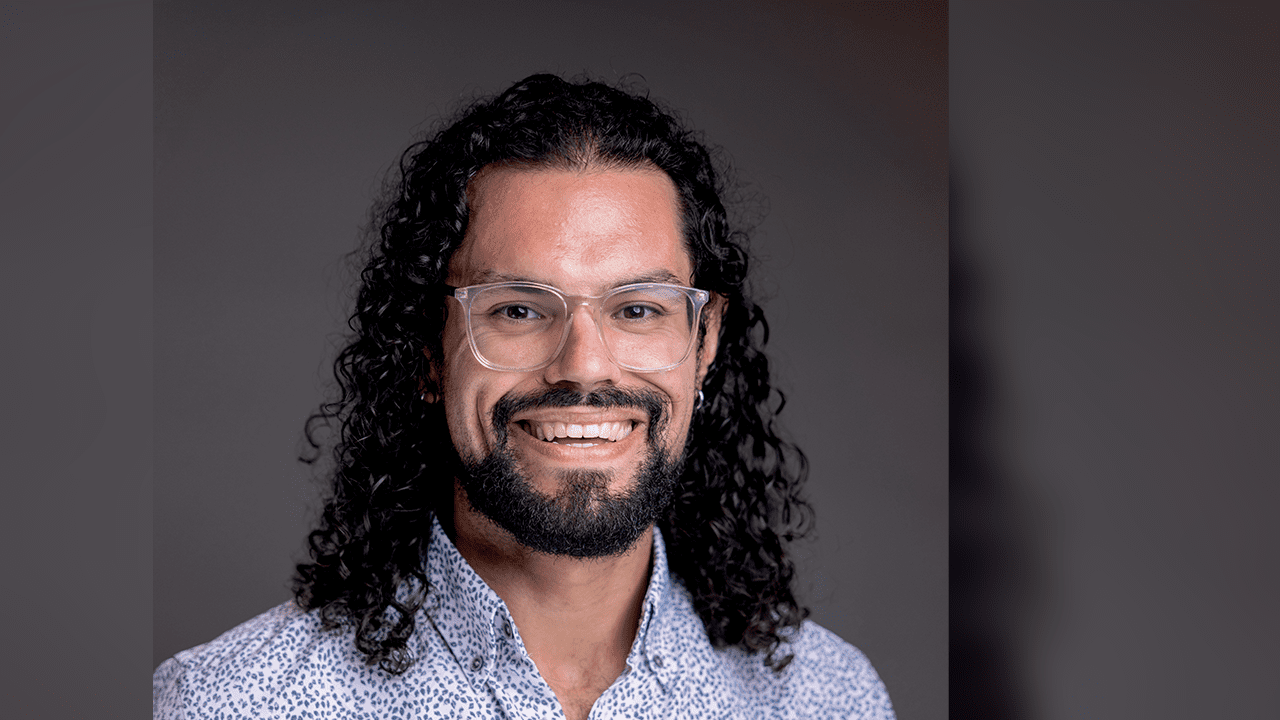 Kevin Prada est doctorant à l’Université McGill en psychologie clinique. Franco-Manitobain, il siège sur le conseil d’administration du Collectif LGBTQ*.