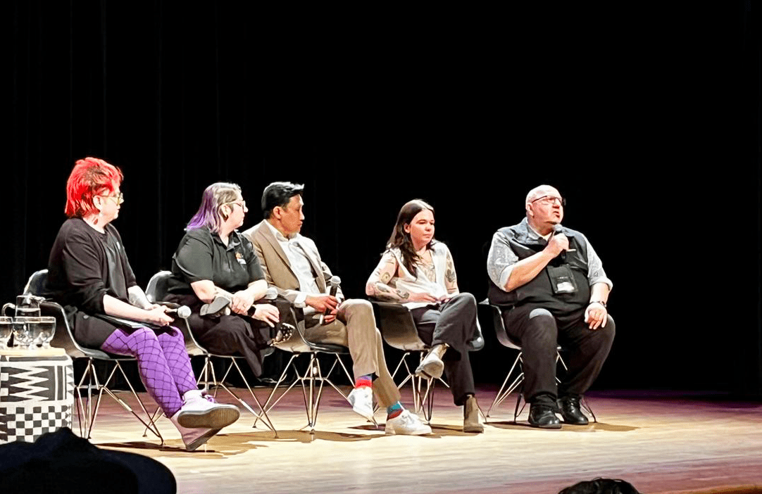 Les résultats de l'analyse ont été présentés par Mary Agnes Welch, directrice de Probe Research. Une table ronde a également eu lieu animée par Charlie Eau, de Trans Manitoba. Les panélistes étaient Rae Gunn, Roger Tam, Sunday Queskekapow et Albert McLeod.
