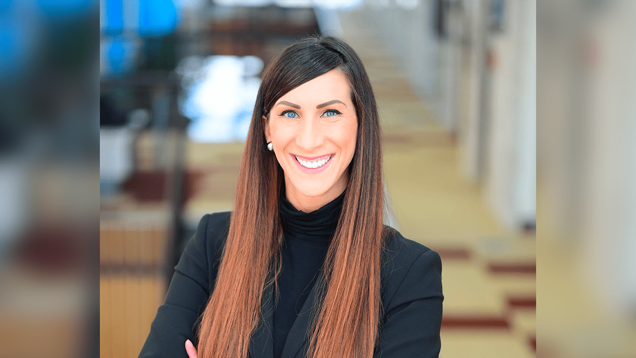 Renée Desjardins, professeure agrégée à l'Université de Saint-Boniface et professeure associée à McGill. Ses domaines d'expertise sont la communication numérique multilingueou encore les études sur les médias sociaux.