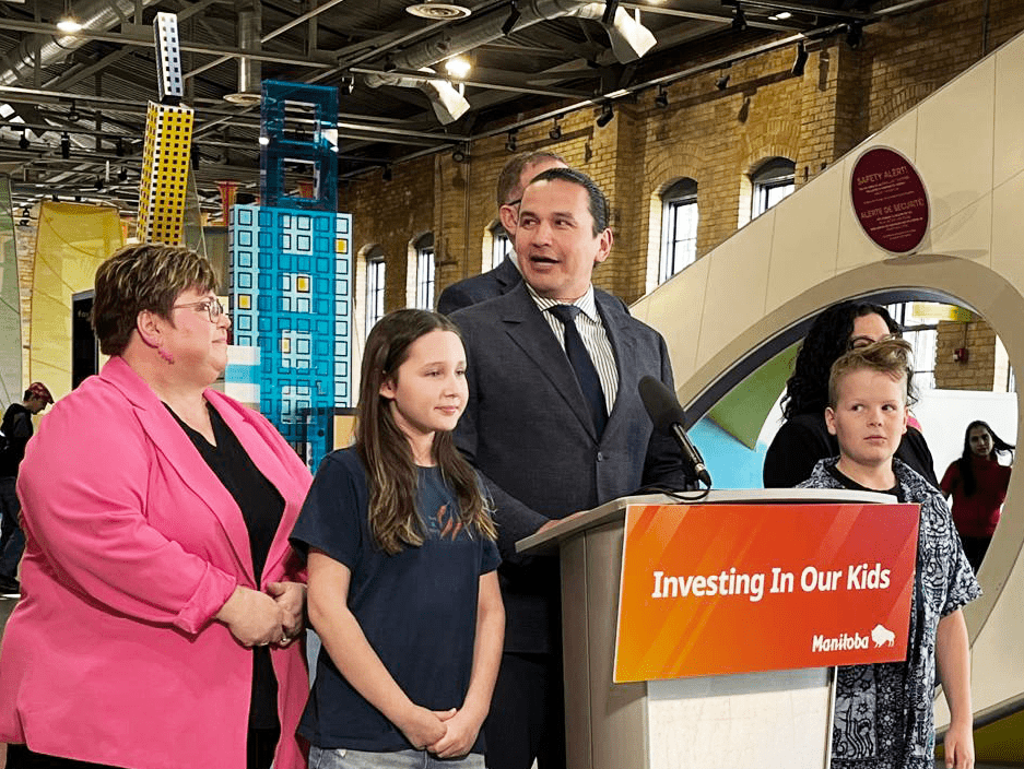 Le premier ministre Wab Kinew était présent pour cette annonce. (photo : Chelsea Howgate)