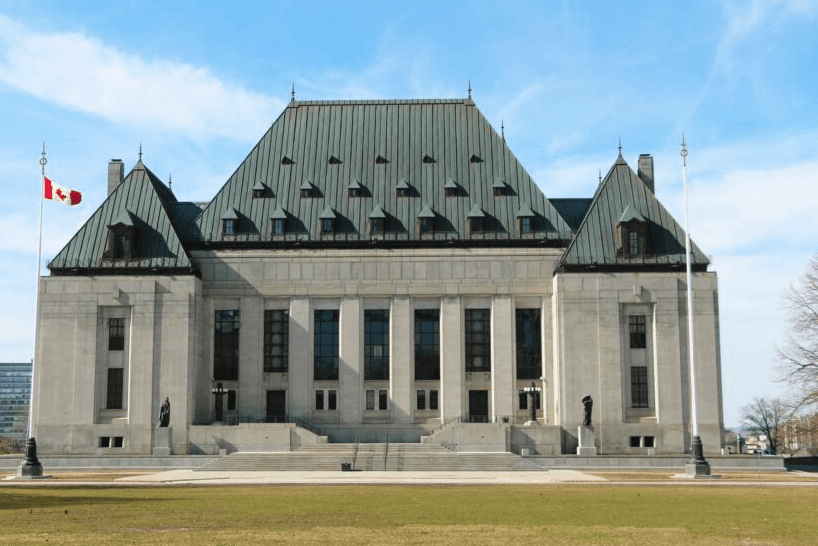 Le Bureau du registraire de la Cour suprême du Canada a toujours soutenu que les couts de traduction de ses anciens jugements seraient beaucoup trop élevés.