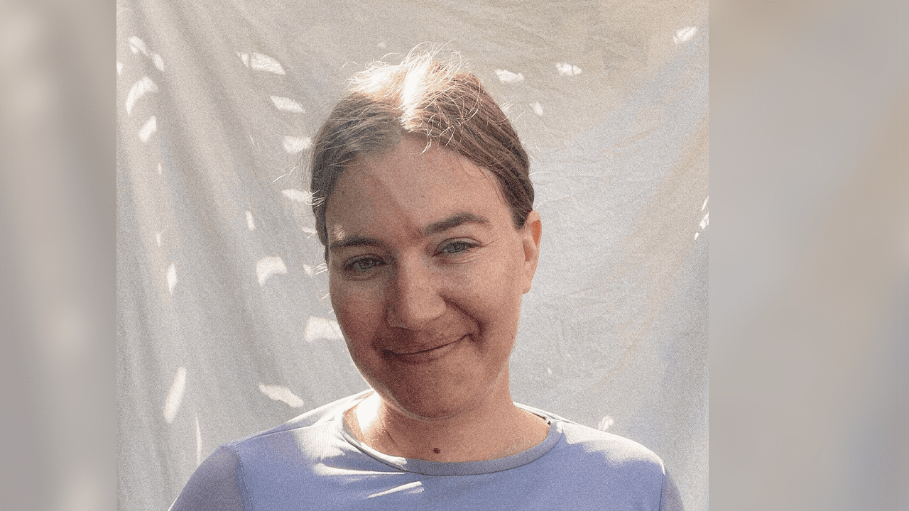 L’illustratrice et dessinatrice Cato Cormier est l’artiste en résidence du printemps 2026. (photo : gracieuseté)