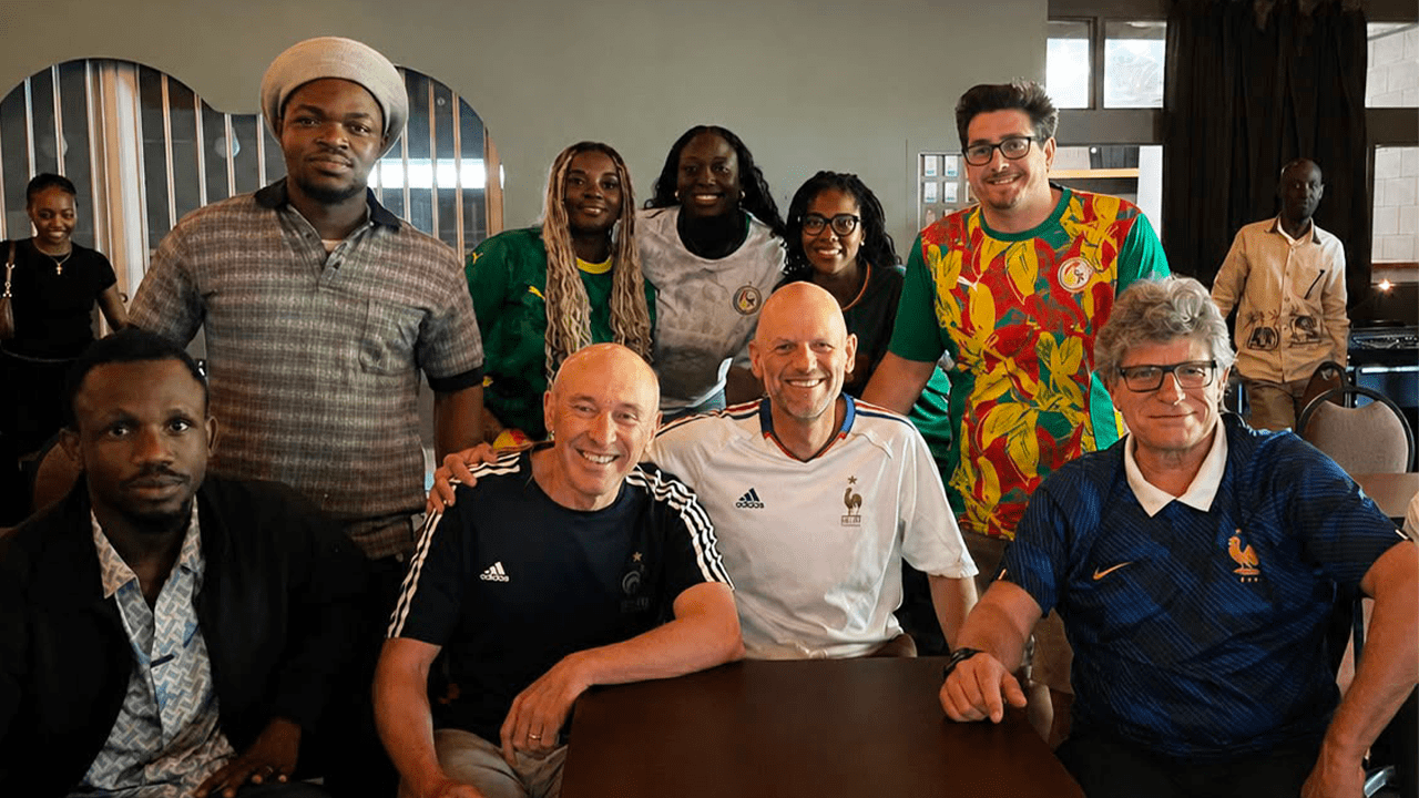 Des partisans des équipes rassemblés dans la salle Antoine-Gaborieau du CCFM pour voir les matchs de la Coupe du monde de soccer. (photo : Jaider Cabarcas)