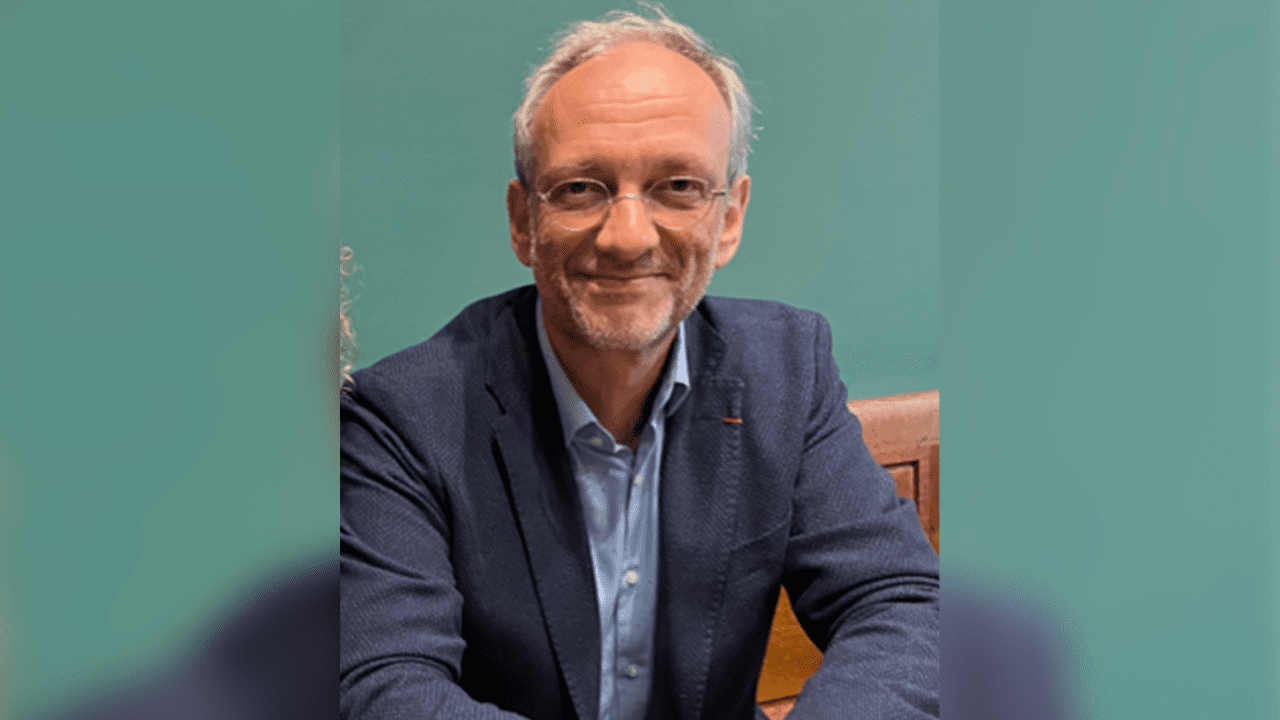 Géopolitologue français, docteur de l’Université Paris 8 et habilité à diriger des recherches, Frédéric Encel a consacré sa thèse à la géopolitique de Jérusalem. Auteur de 19 ouvrages, dont plusieurs sur le Proche et le Moyen-Orient, il enseigne notamment à Sciences Po Paris depuis 1999. 