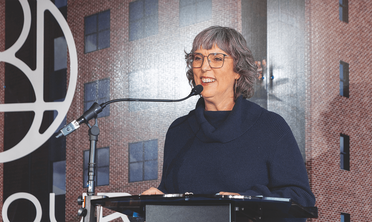 Ginette Lavack, secrétaire parlementaire de la ministre des Services aux Autochtones et députée de Saint-Boniface–Saint-Vital, était la femme de Kevin Walters.