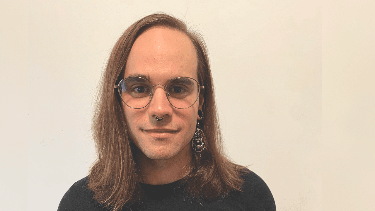 Maxe F. Giguère est l’associé·e de recherche au Collectif LGBTQ* du Manitoba et s’occupe de l’étude Vers des soins pour toustes.