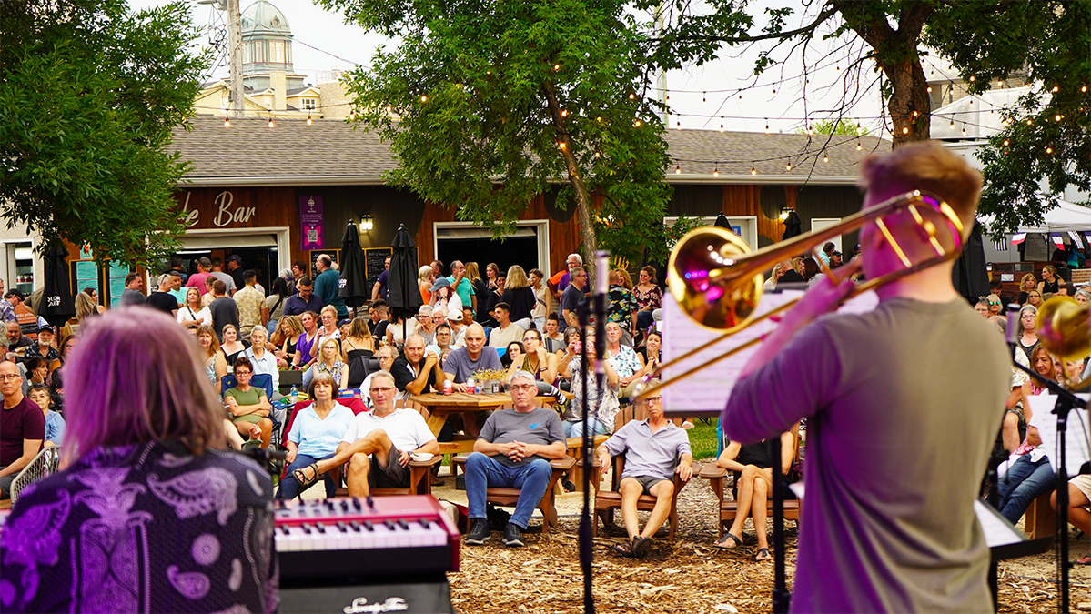 Concerts, rencontres et soirées en plein air rythmeront l’été au Patio 340 dès le 12 juin.