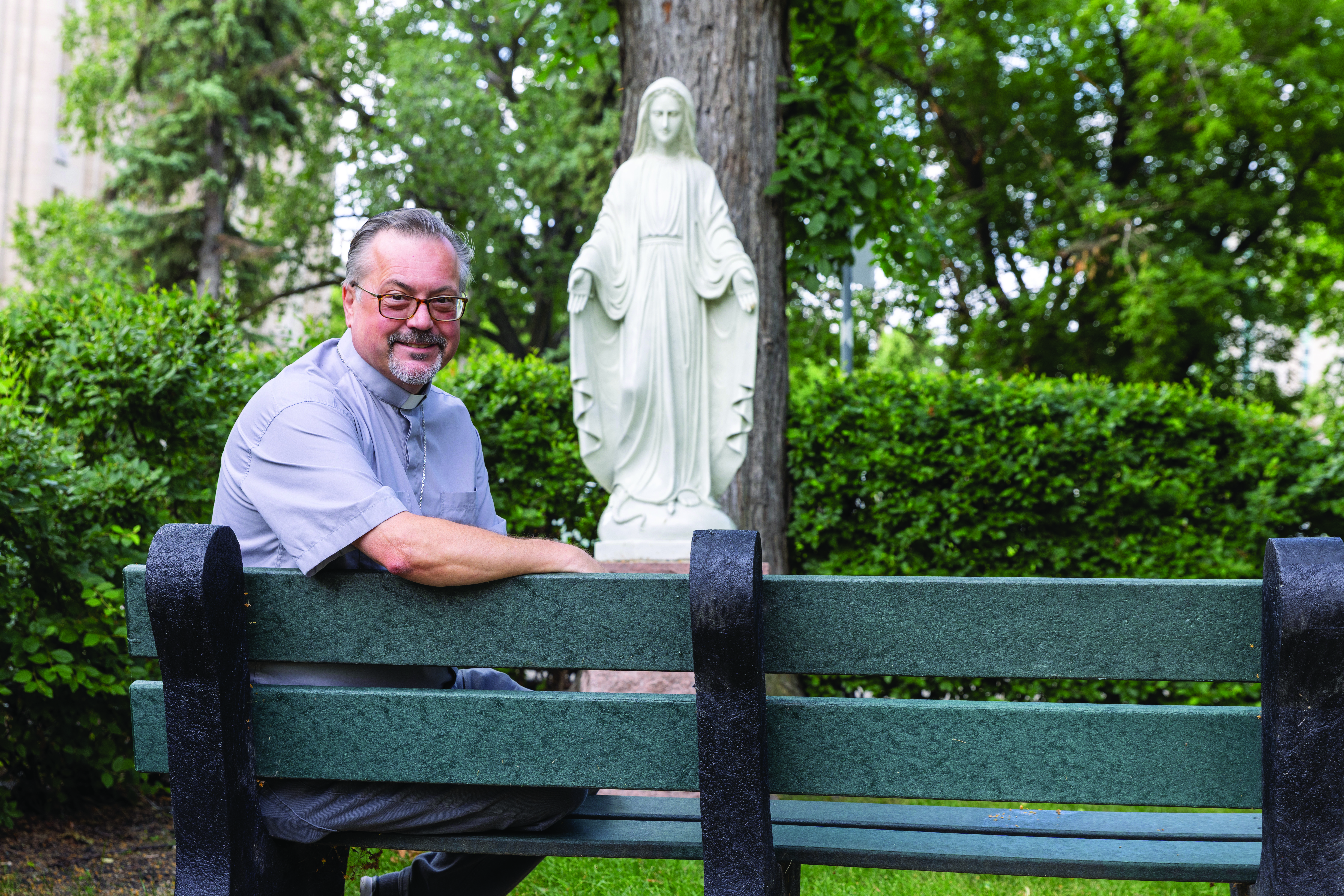 Daniel Bahuaud, ancien journaliste de La Liberté, qui revient sur son parcours et explique comment son ordination comme diacre permanent s’inscrit dans une même vocation d’écoute, de transmission et de service. (Photo: Marta Guerrero)