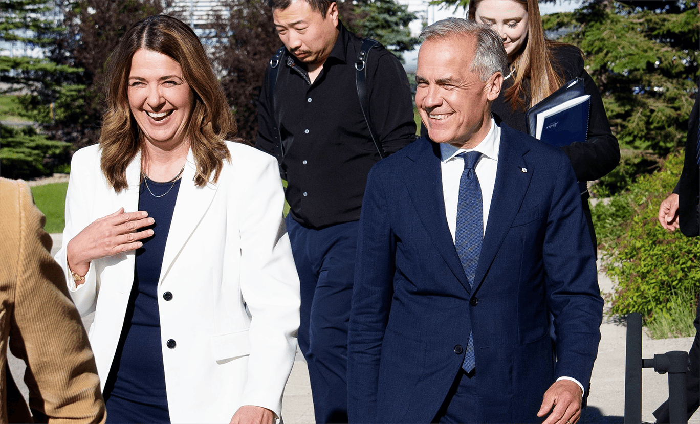 Danielle Smith, première ministre de l’Alberta, et Mark Carney, premier ministre du Canada.