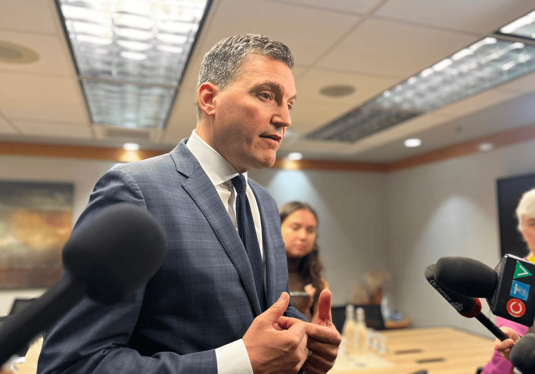 Evan Solomon, ministre de l’Intelligence artificielle et de l’Innovation numérique et ministre responsable de l’Agence fédérale de développement économique pour le Sud de l’Ontario, était à Winnipeg ce 7 juillet.