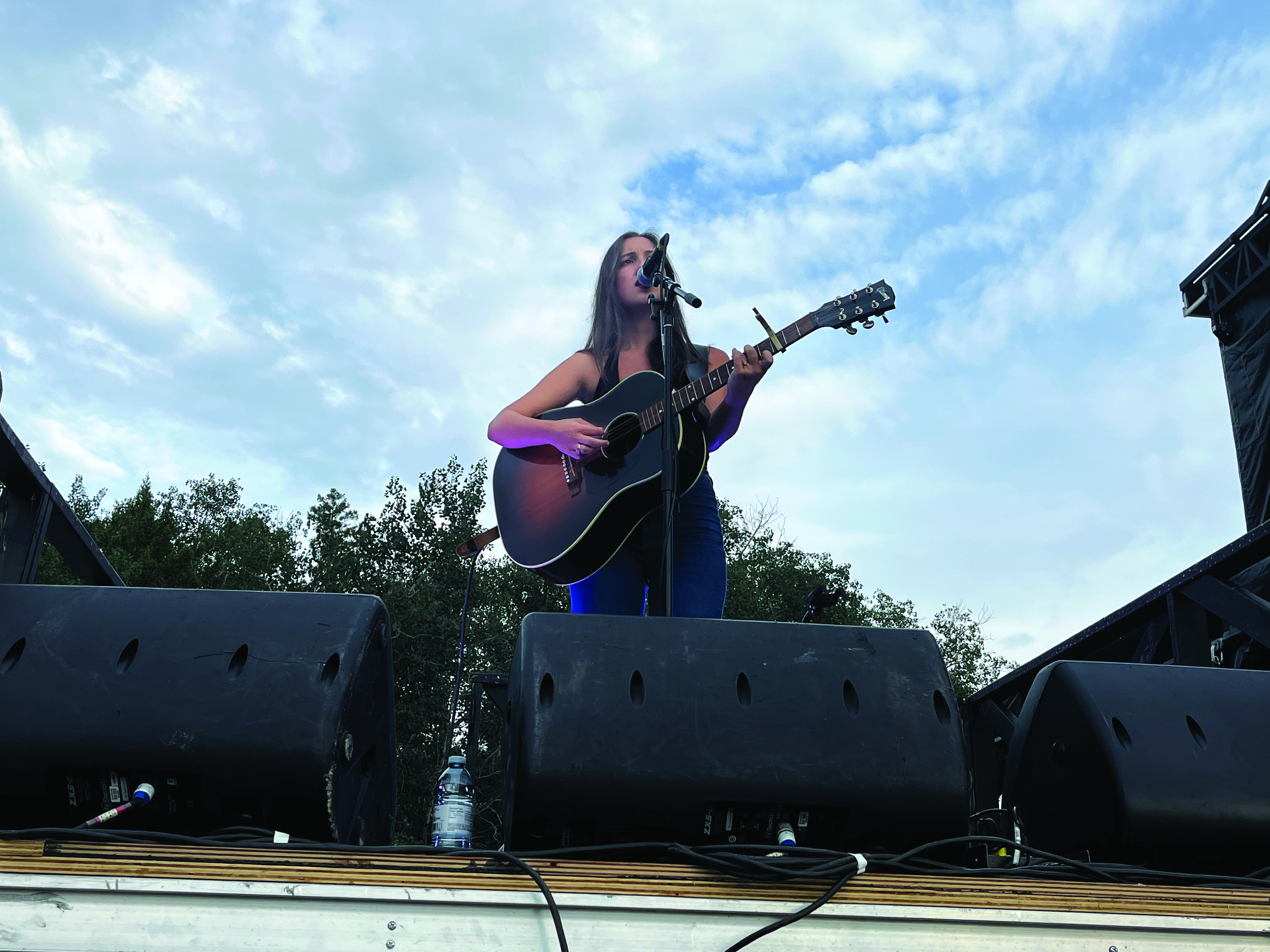 La chanteuse et compositrice cajun Renée Reed s’est produite sur la scène principale du FOlk Fest. (Photo: Chelsea Howgate)