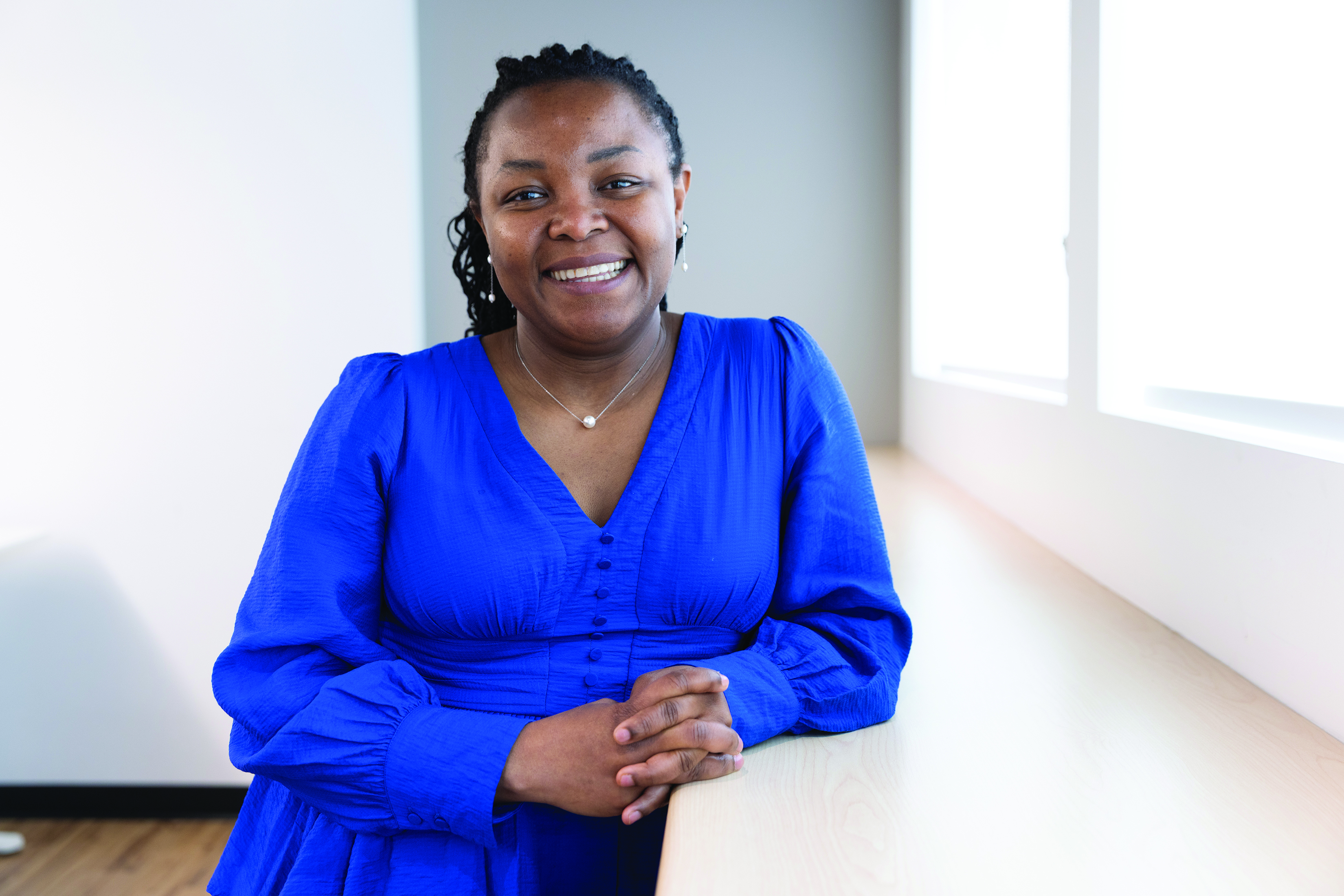 La productrice Alice Teufack partage que plusieurs nouveaux arrivants dans sa communauté viennent la consulter pour leurs questions de santé. Ces questions l'ont menée à produire Santé en exil. (Photo: Marta Guerrero)