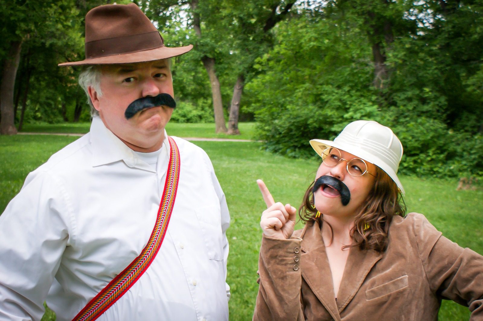 Cory Wojcik (à gauche) et Katie German (à droite) en répétition pour The 7 Lives of Louis Riel. (Photo: Gracieuseté)