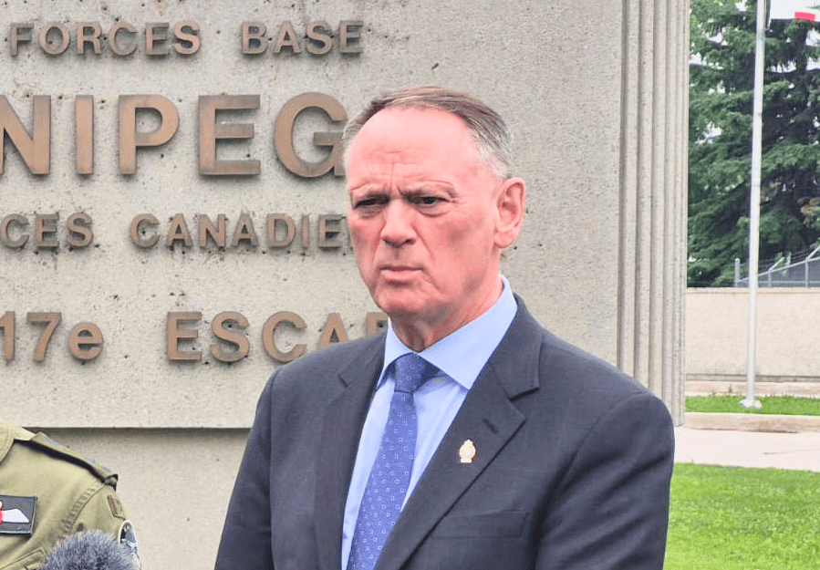 David J. McGuinty, ministre de la Défense nationale.