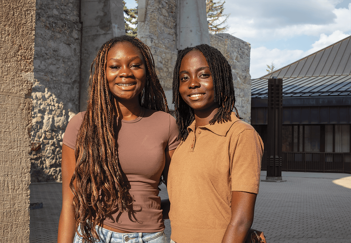 Malaïka Mone, 16 ans et Stacey Ehako 17 ans.