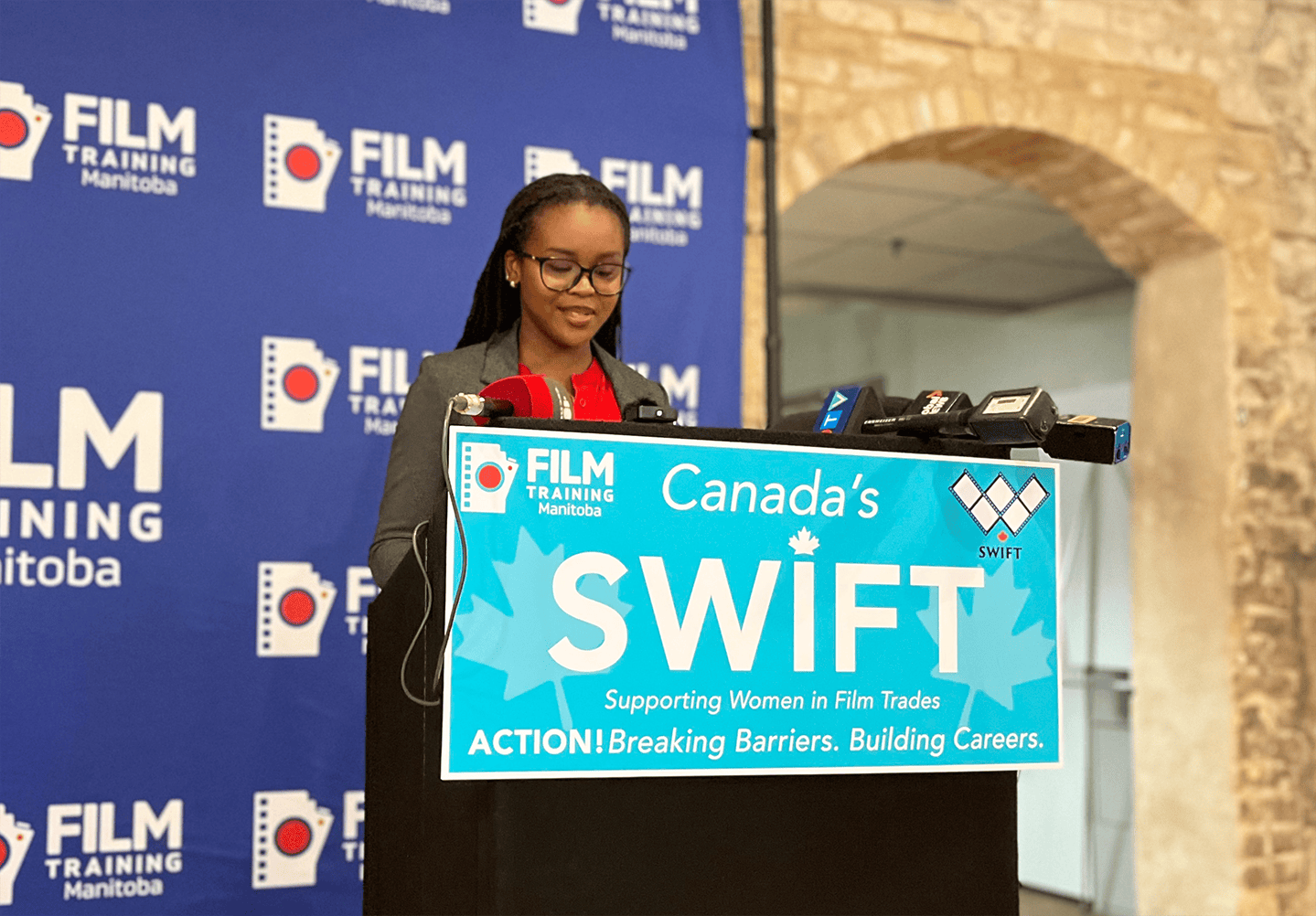 La cinéaste franco-manitobaine Axelle Oulé était l’une des oratrices pour Film Training Manitoba lors de l’annonce le 20 août.