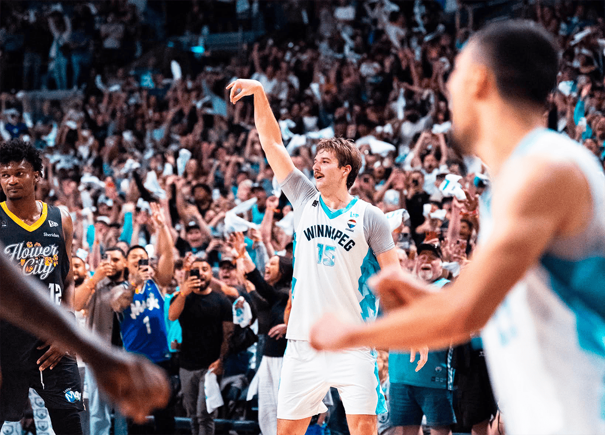 Le Manitobain Simon Hildebrandt est celui qui a marqué le tir à trois points décisif qui a permis à la franchise de remporter son premier titre de la Ligue canadienne d'élite de basket-ball face aux Honey Badgers de Brampton.