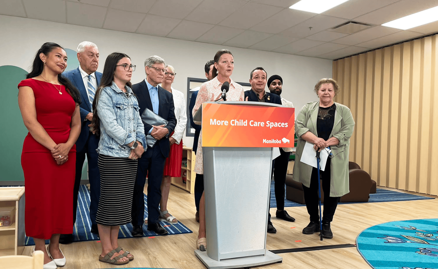 Tracy Schmidt, la ministre manitobaine de l’Éducation et de l’Apprentissage de la petite enfance, a fait cette annonce depuis le Centre d'éducation de la petite enfance Munroe.