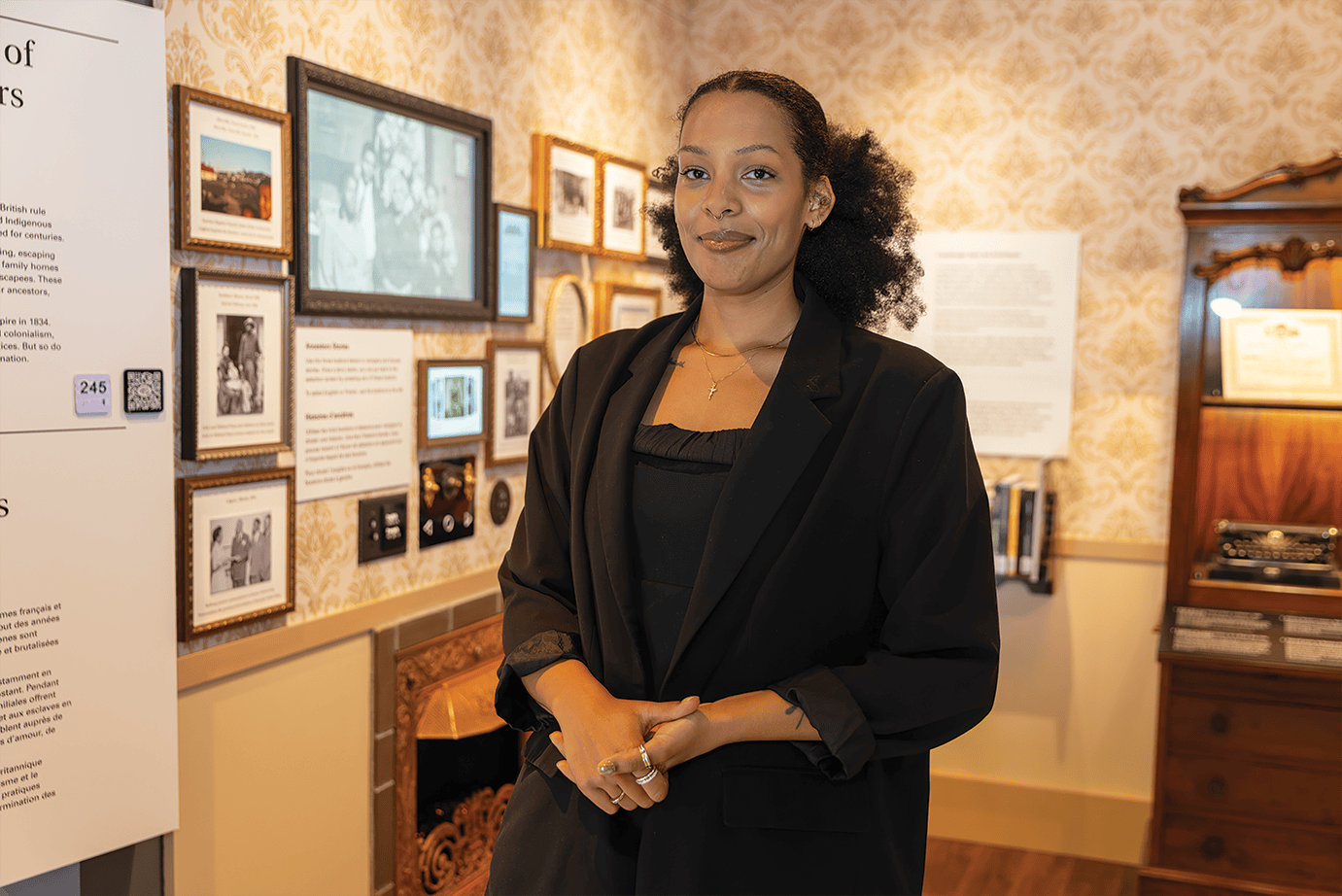 Alia Aluma, commissaire de l’exposition Auprès de nos ancêtres.