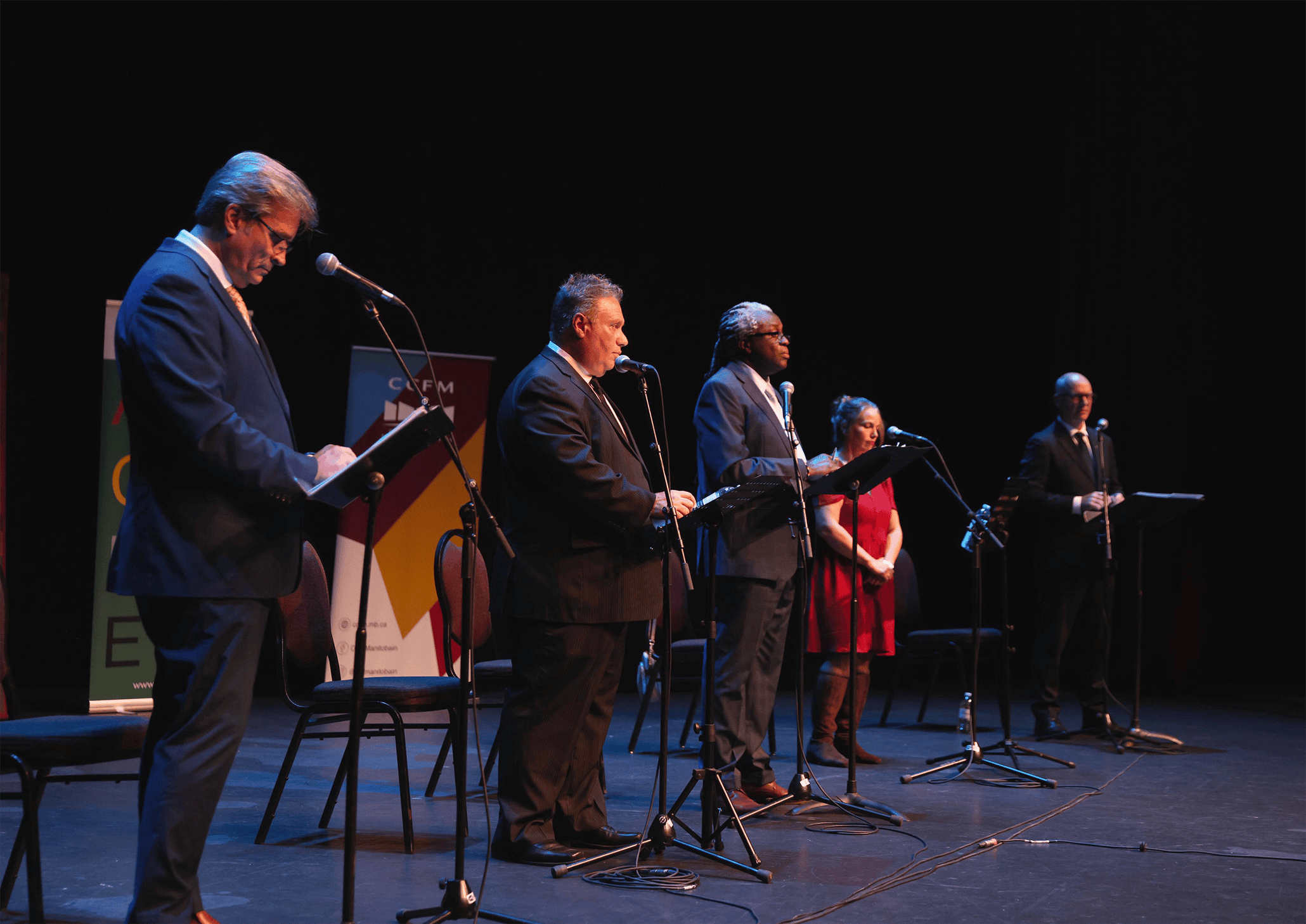 De gauche à droite : Kevin Klein, Mike Vogiatzakis, Don Woodstock, Tracey Drexler et Scott Gillingham.