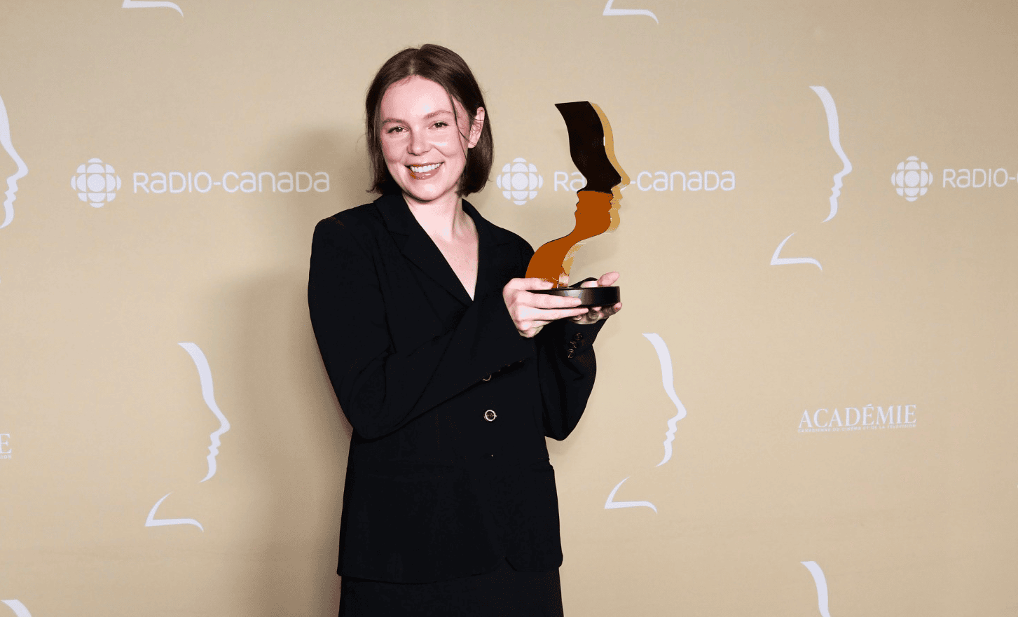 Elena Sturk-Lussier est la première Manitobaine à recevoir le prix Gémeaux de la relève depuis sa création en 2019.