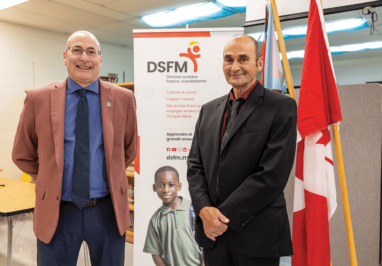 Alain Laberge, directeur général sortant de la DSFM, et Bernard Lesage, président de la Commission scolaire franco-manitobaine.