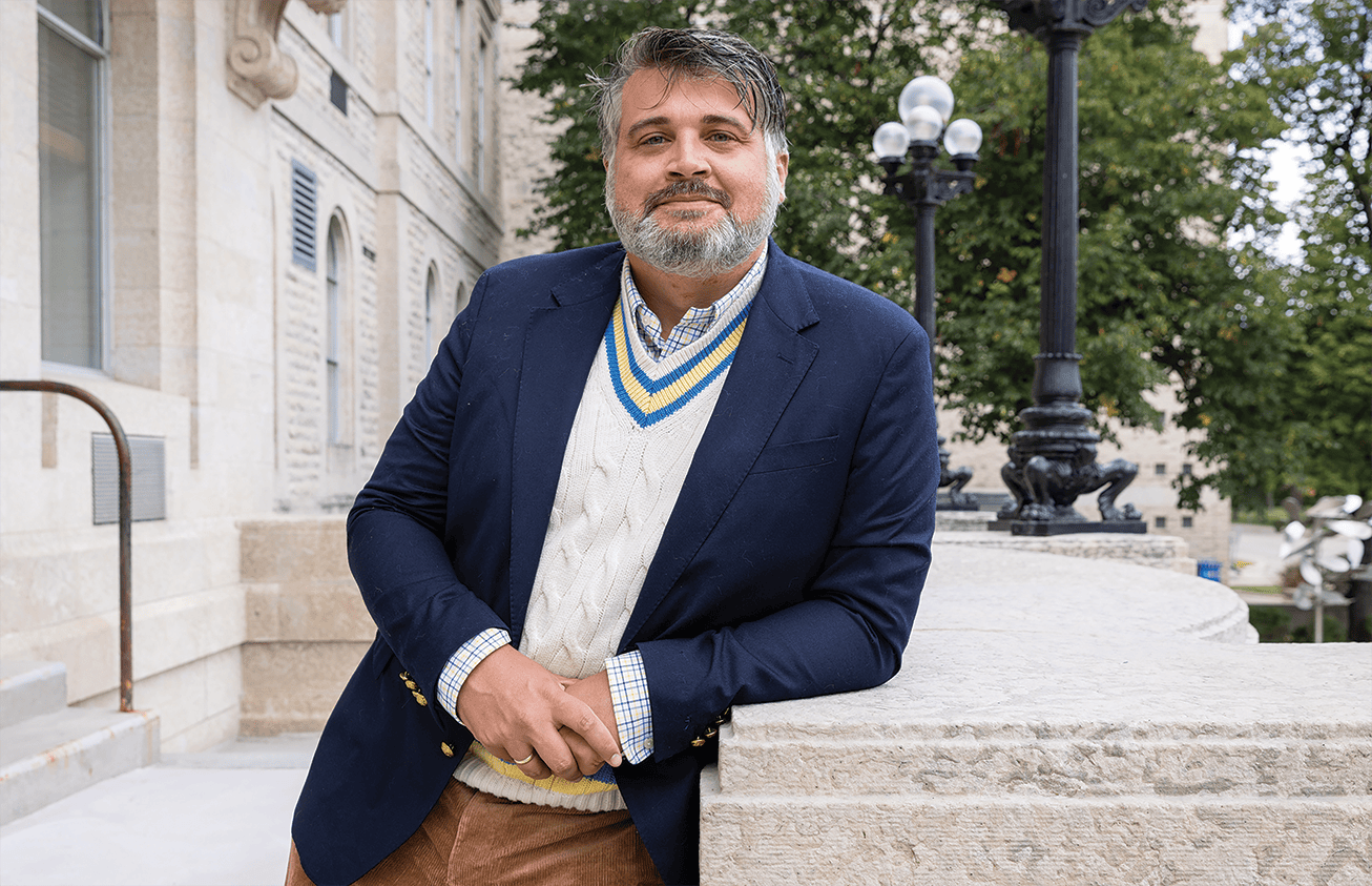 Patrick Noël est professeur d’histoire à l’Université de Saint-Boniface. 