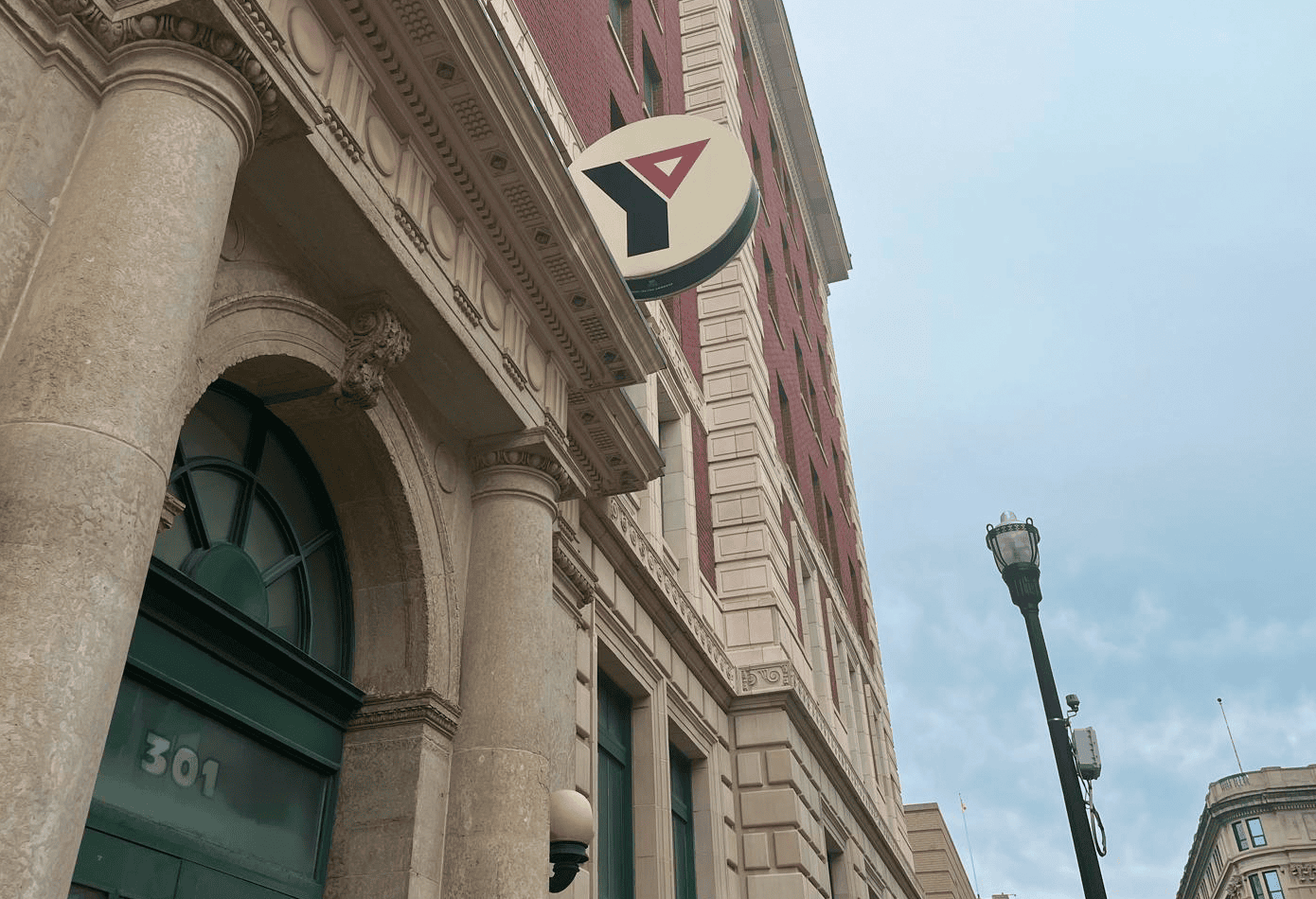 Le gouvernement fédéral investit dans le projet de réaménagement du YMCA-YWCA Y du centre-ville de Winnipeg.