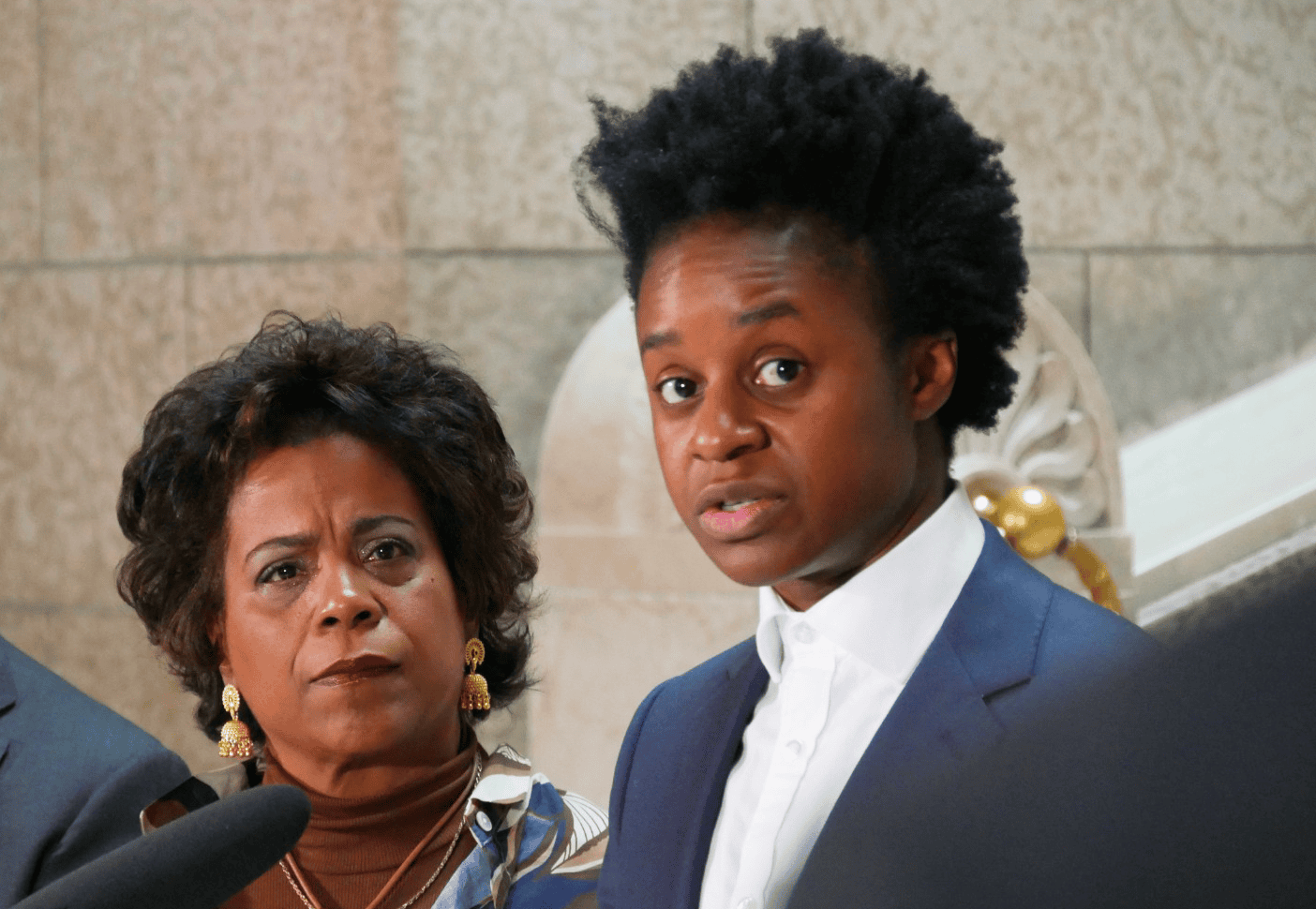 Les deux ministres de la Santé, Marjorie Michel et Uzoma Asagwara, respectivement pour le fédéral et le provincial, lors de l’annonce du 14 octobre.